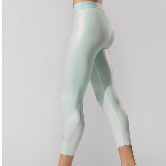 NWT NikePro 7/8 Tight in Igloo-Sold out everywhere - Picture 4 of 6